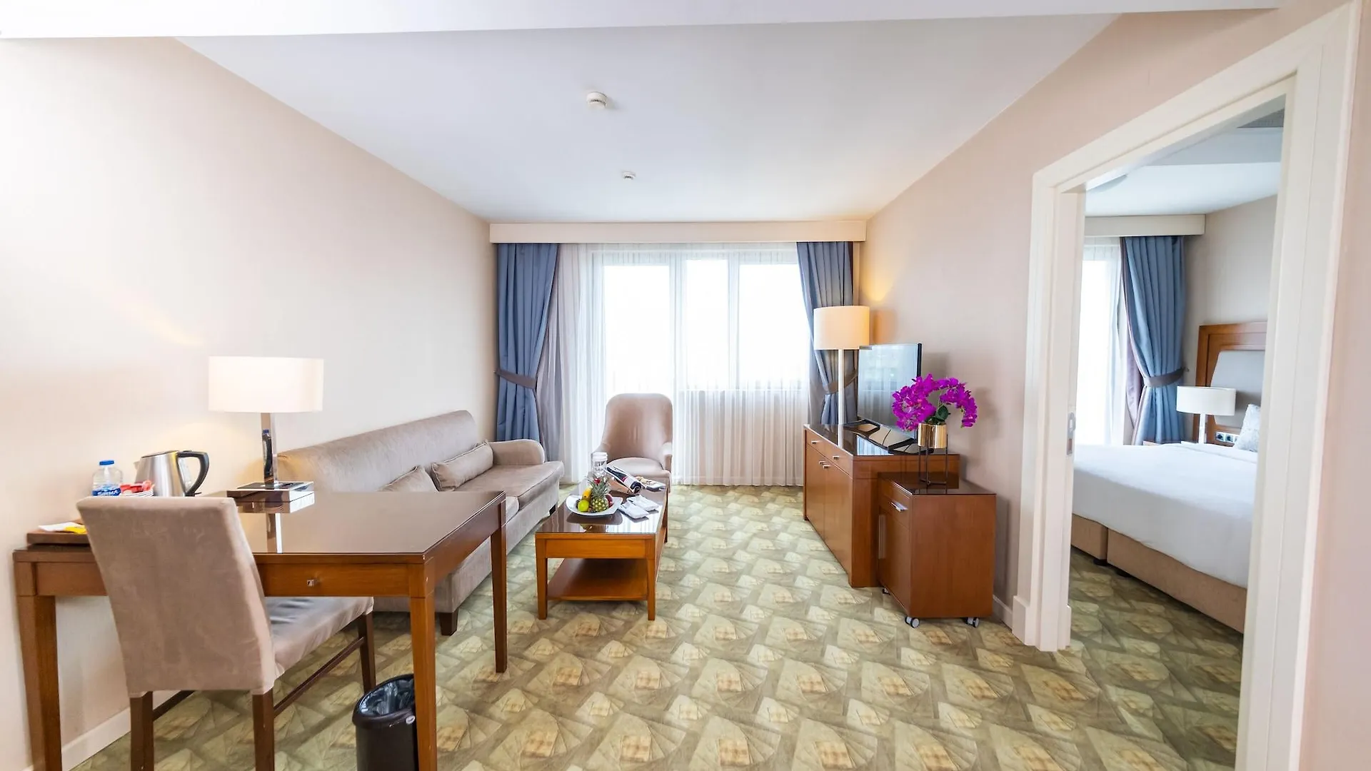 Miracle Istanbul Asia Airport Hotel & Spa 5*,