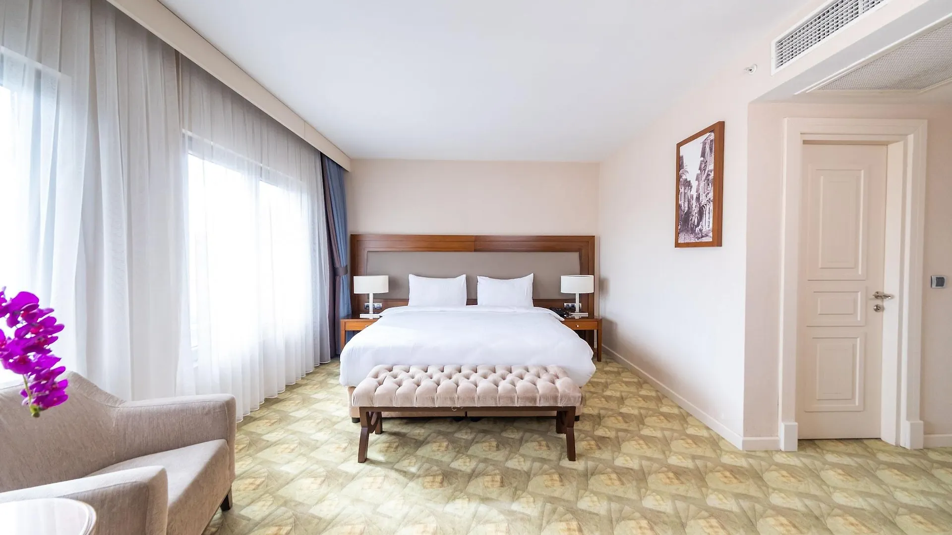 Miracle Istanbul Asia Airport Hotel & Spa 5*,