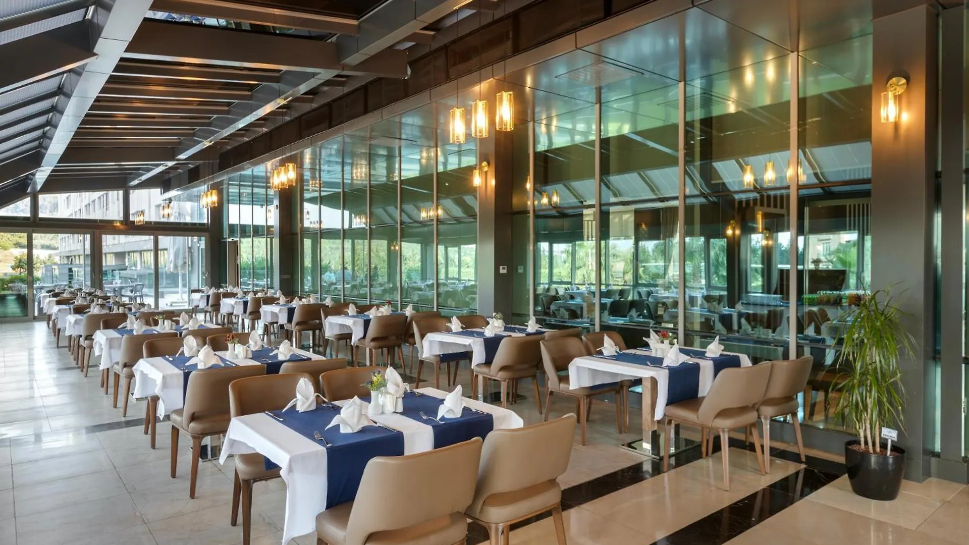 Miracle Istanbul Asia Airport Hotel & Spa 5*,  Turecko